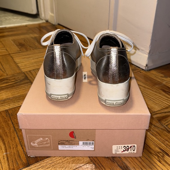 MIU MIU Silver Pointed Platform Sneakers - Picture 4 of 15